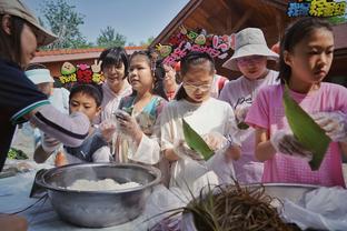 记者：除穆勒之外拜仁球员均直接登上大巴，没有人接受采访